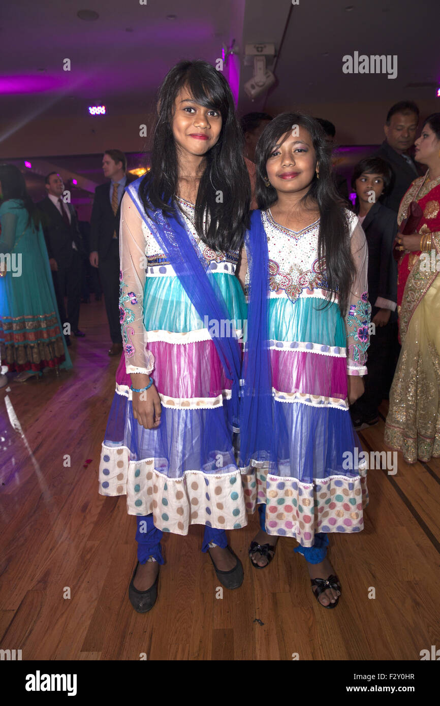 Las hermanas de Bangladesh a una boda en Brooklyn, NY. Foto de stock