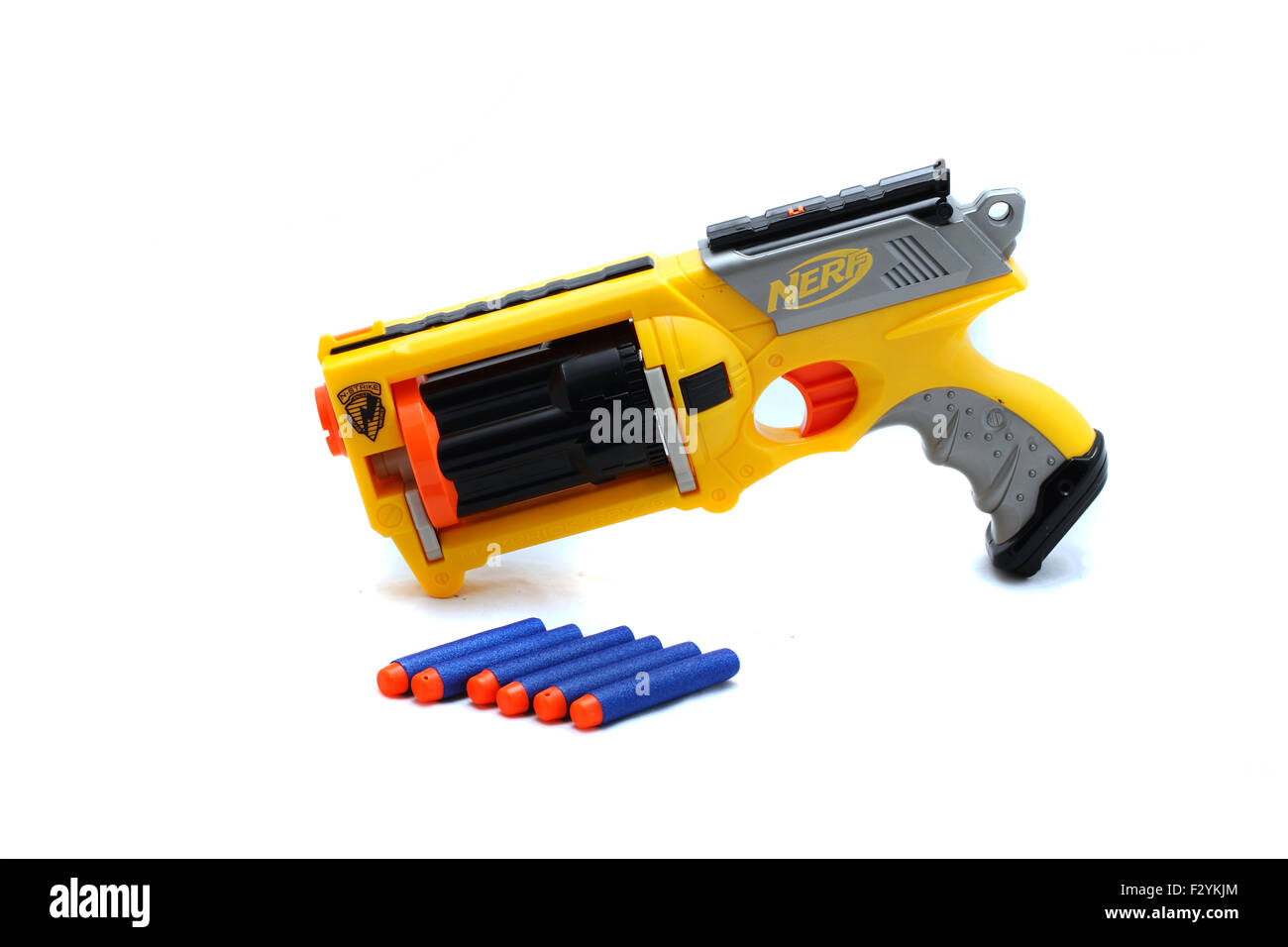 Pistola Nerf N-Strike Maverick un Nerf Blaster es una pistola de juguete  hecho por Hasbro que dispara dardos de espuma, discos o, en algunos casos,  espuma bal Fotografía de stock - Alamy