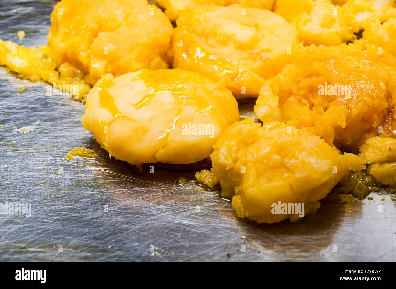 Típicos pasteles de patata ecuatoriano llamado llapingachos con