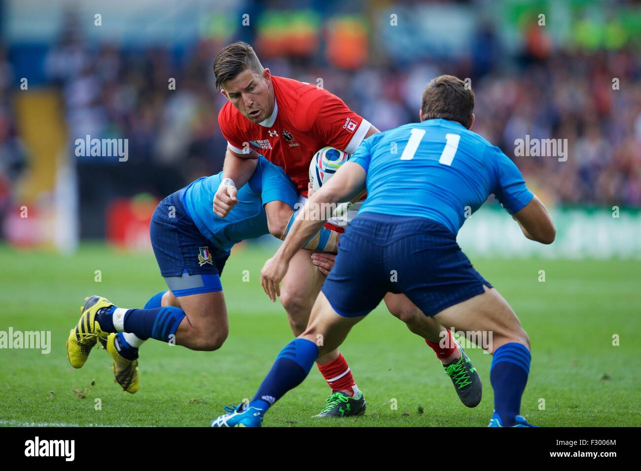 Leeds, Reino Unido. 26 Sep, 2015. Copa del Mundo de Rugby. Italia versus Canadá. Centro canadiense Connor Braid con el balón. Crédito: Además de los deportes de acción/Alamy Live News Foto de stock