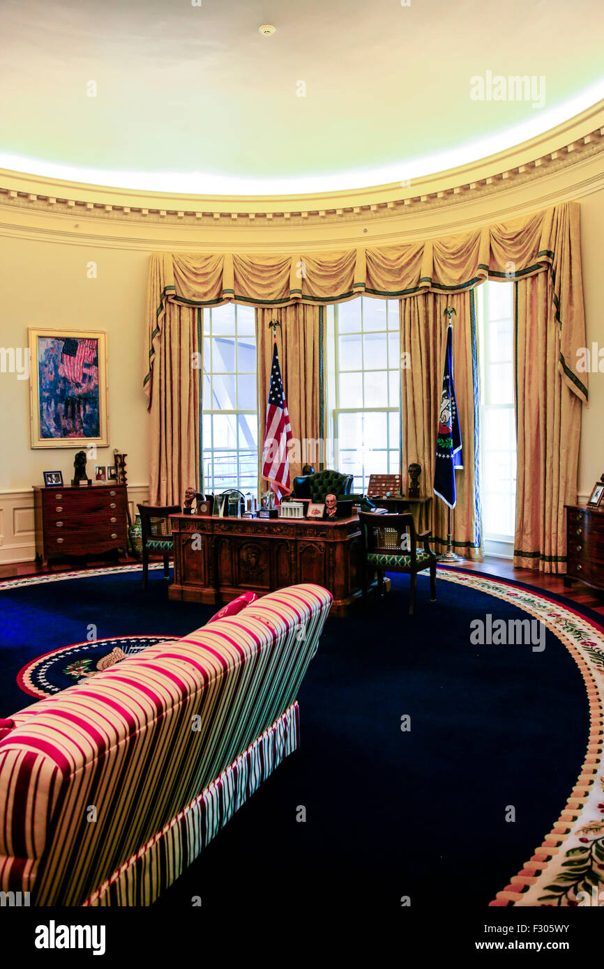 Una réplica de tamaño completo de la Oficina Oval en el Centro Presidencial William J. Clinton en Little Rock Arkansas Foto de stock