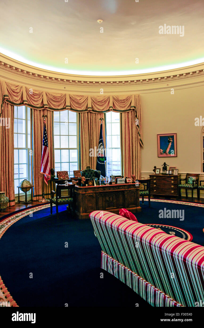 Una réplica de tamaño completo de la Oficina Oval en el Centro Presidencial William J. Clinton en Little Rock Arkansas Foto de stock