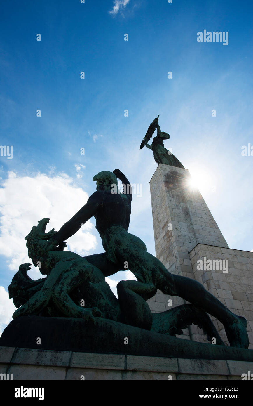 Gellert Hill, el Monumento a la liberación, Budapest, Hungría Foto de stock