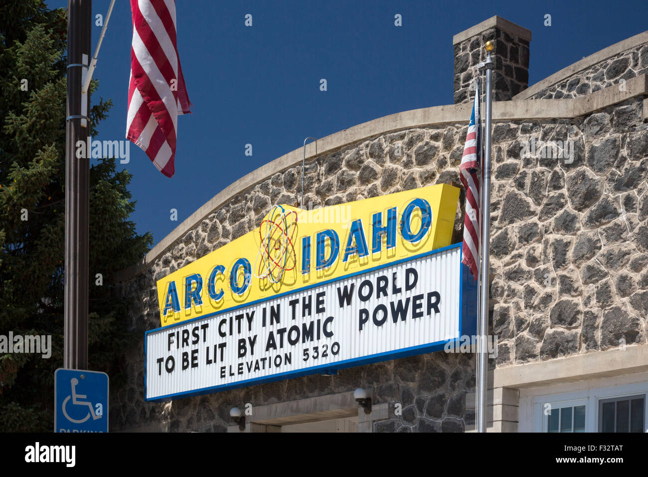 Arco, Idaho Un signo conmemora el 17 de julio de 1955 cuando el arco