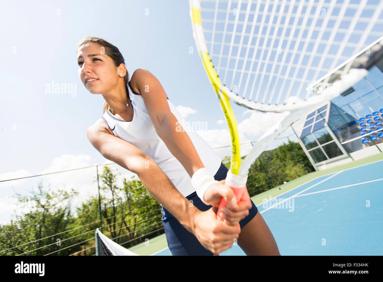Chica jugando tenis Foto de stock