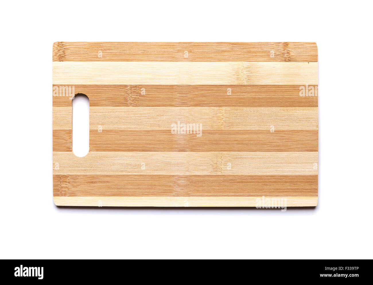 Nueva placa de corte hechas de tablones de bambú rayas en blanco con sombra de fondo de tabla Foto de stock