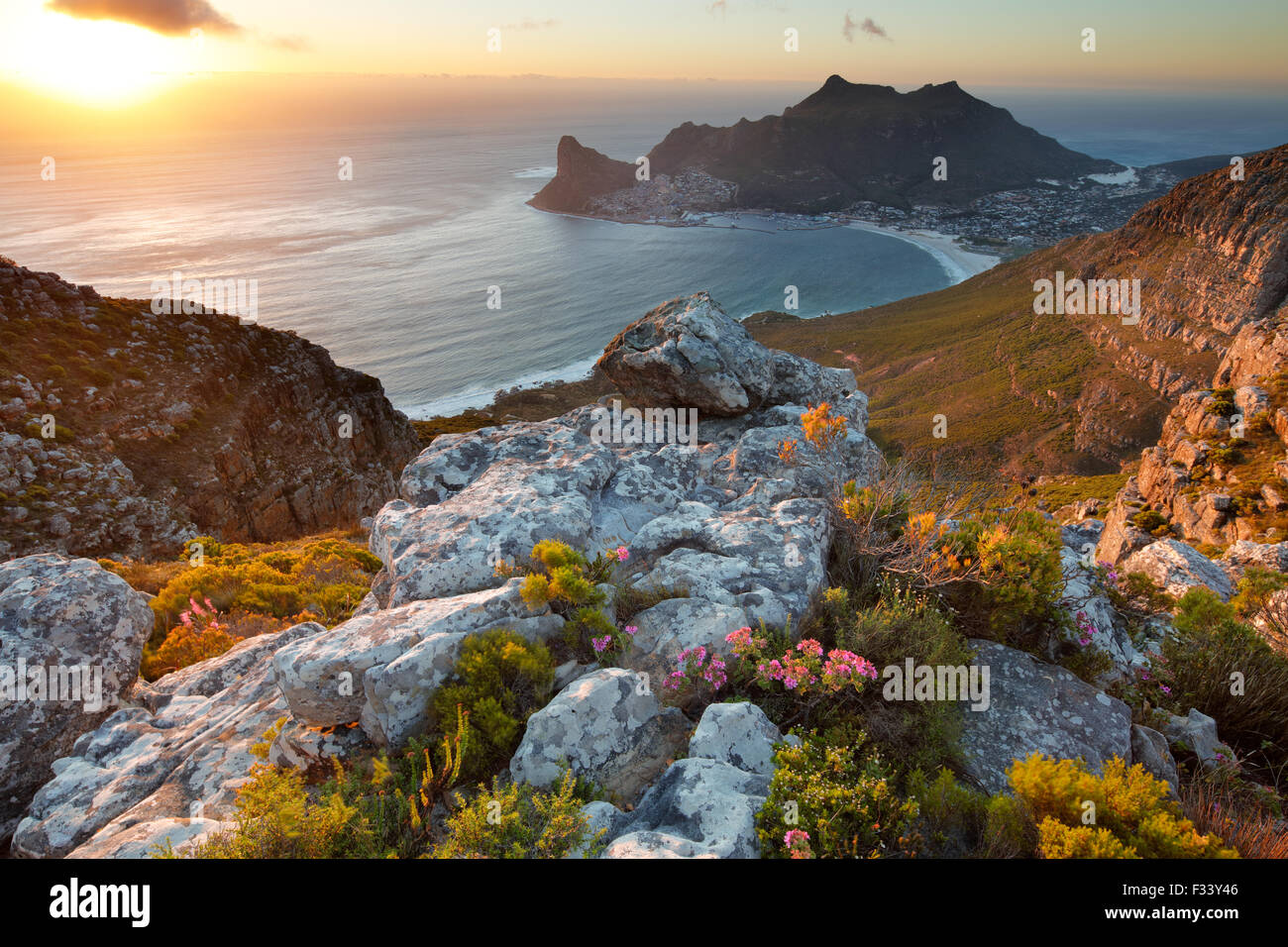 Hout Bay, desde el Table Mountain National Park, Western Cape, Sudáfrica Foto de stock