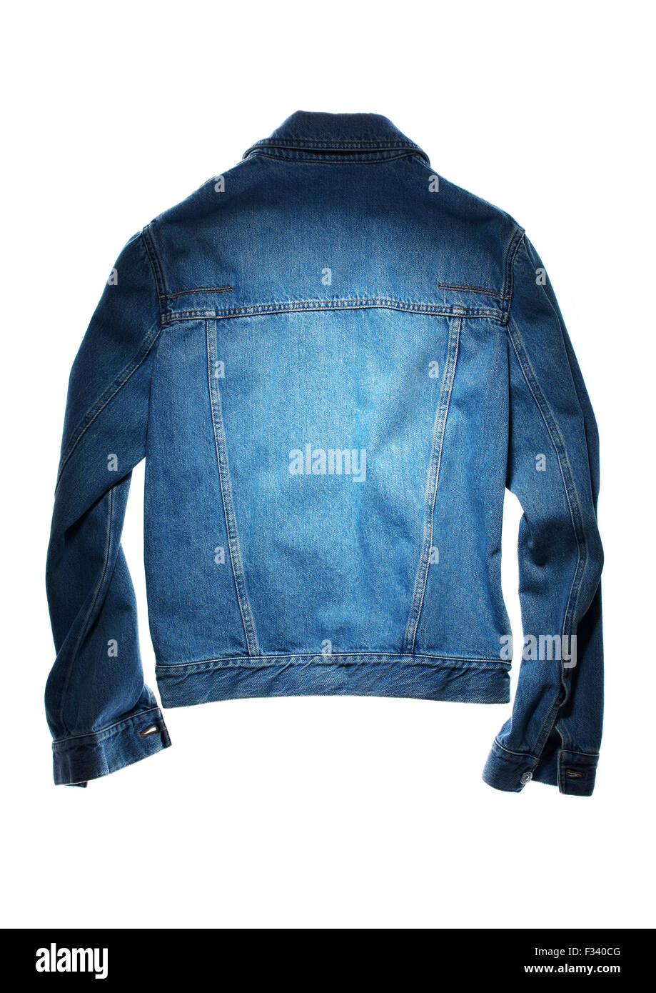 Reverso aislados de blue jeans chaqueta blanca en la parte trasera del  terreno Fotografía de stock - Alamy