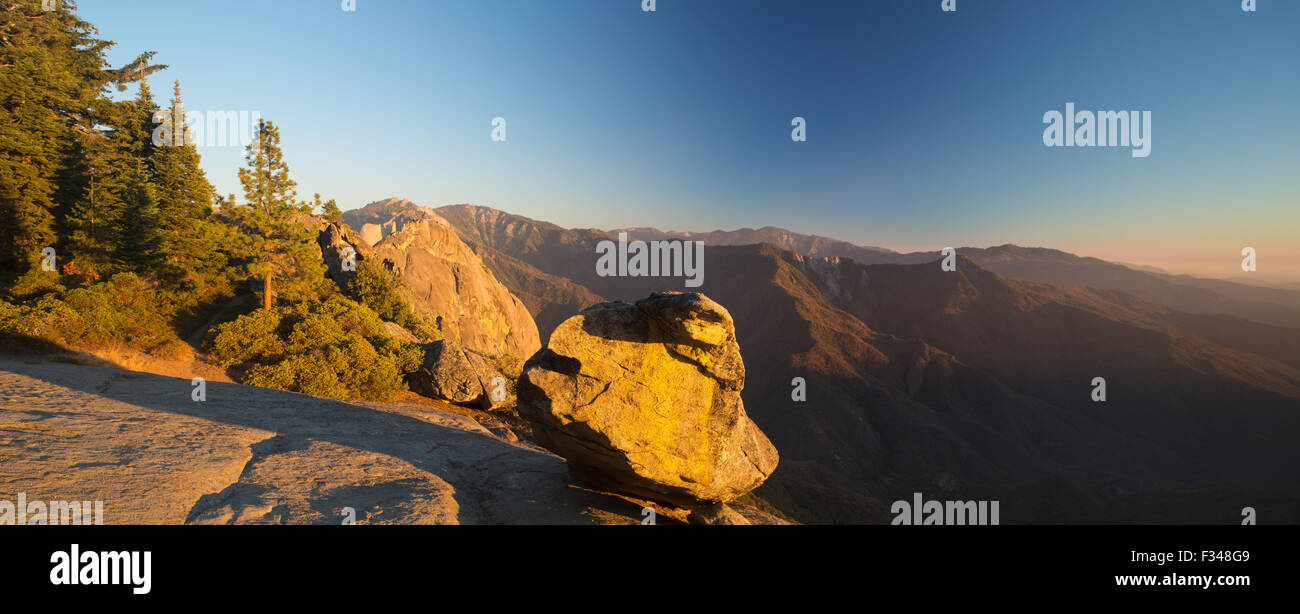 Rock colgantes, Sequoia National Park, California, EE.UU. Foto de stock