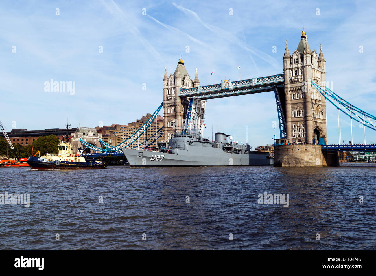 Londres, Reino Unido. 29 de septiembre de 2015. Formación de buques de la Marina Brasileña U27 paga su visita anual al Támesis; Londres, Inglaterra; Gran Bretaña Credit: Keith Erskine/Alamy Live News Foto de stock
