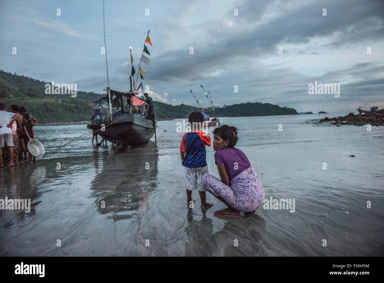 La madre y el niño, San Hlan, Myanmar. Foto de stock