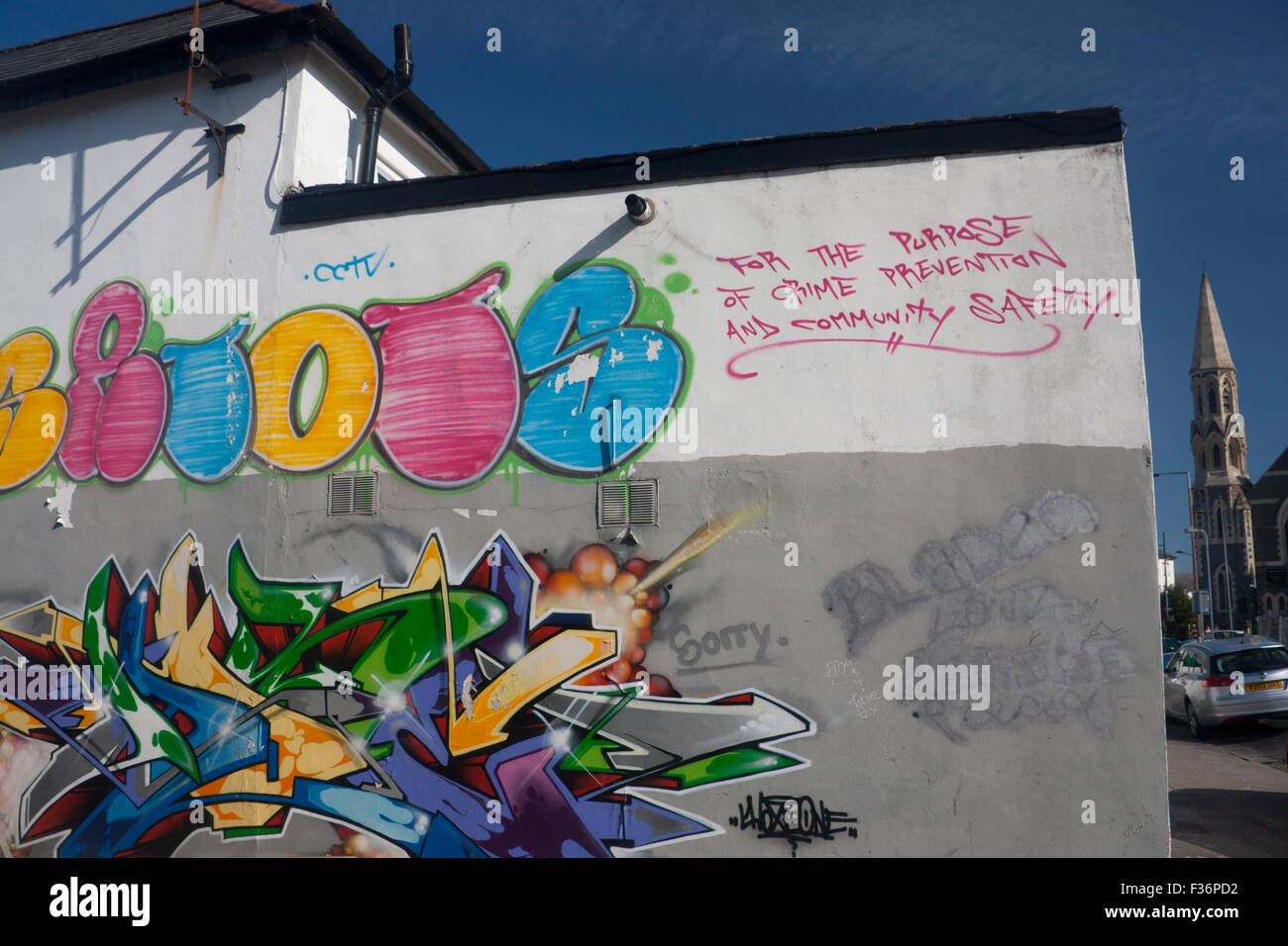 Graffiti proyectos artísticos comunitarios la pared pintada con el signo "para los fines de la prevención del delito y la seguridad de la comunidad' el proyecto de la juventud Foto de stock