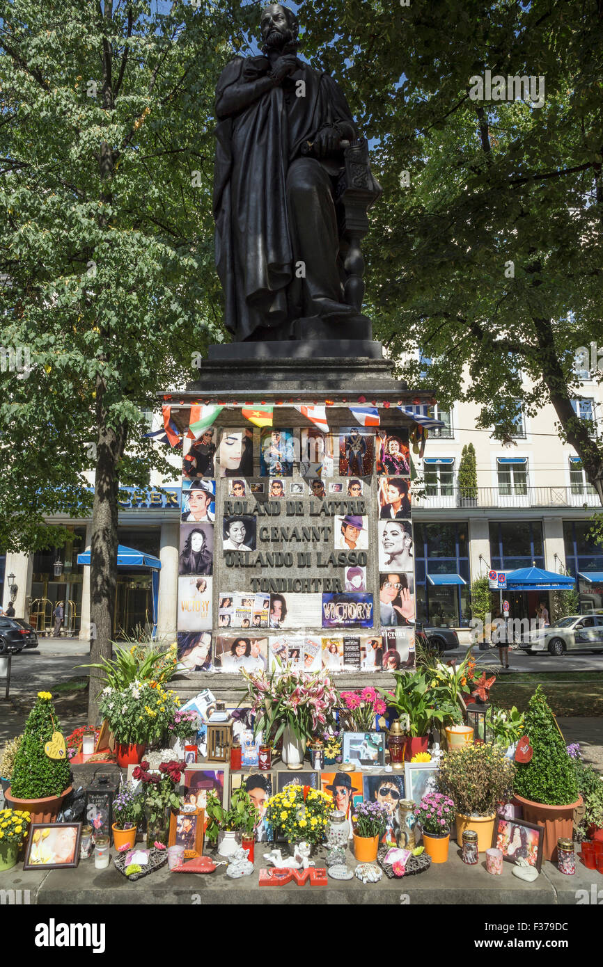 Memorial a Michael Jackson en el monumento de Orlando di Lasso, Paseo Marítimo, Plaza, Munich, Baviera, Alemania Foto de stock
