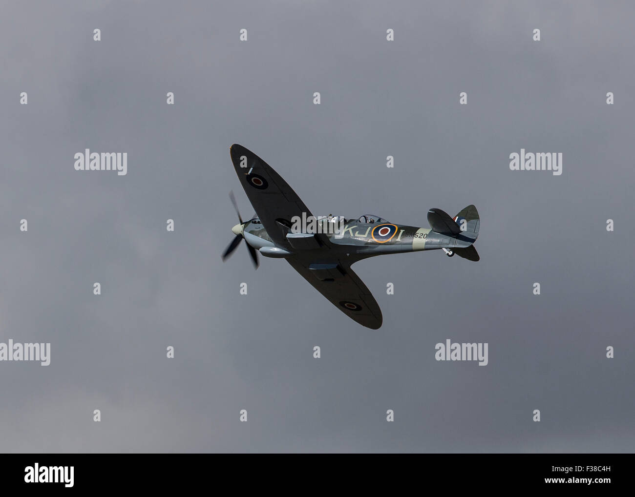 Spitfire de dos asientos fotografías e imágenes de alta resolución - Alamy