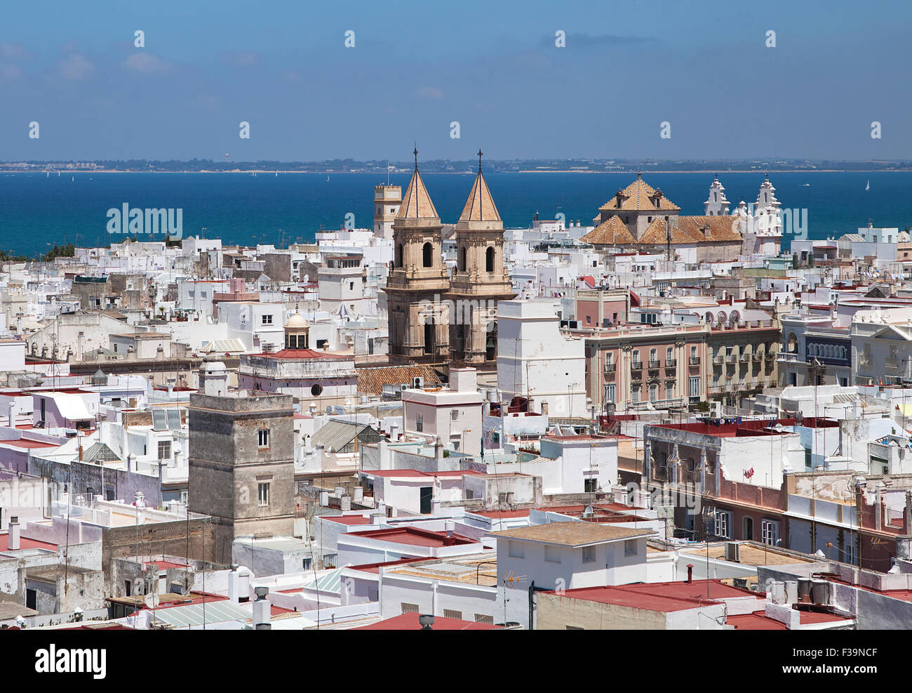 Cádiz, España, vista desde la Torre Tavira en un día soleado Foto de stock