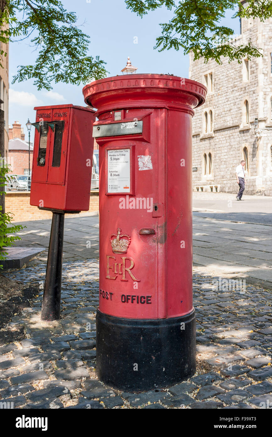 Buzones de correo real. Windsor, Berkshire, Inglaterra, GB, Reino Unido  Fotografía de stock - Alamy