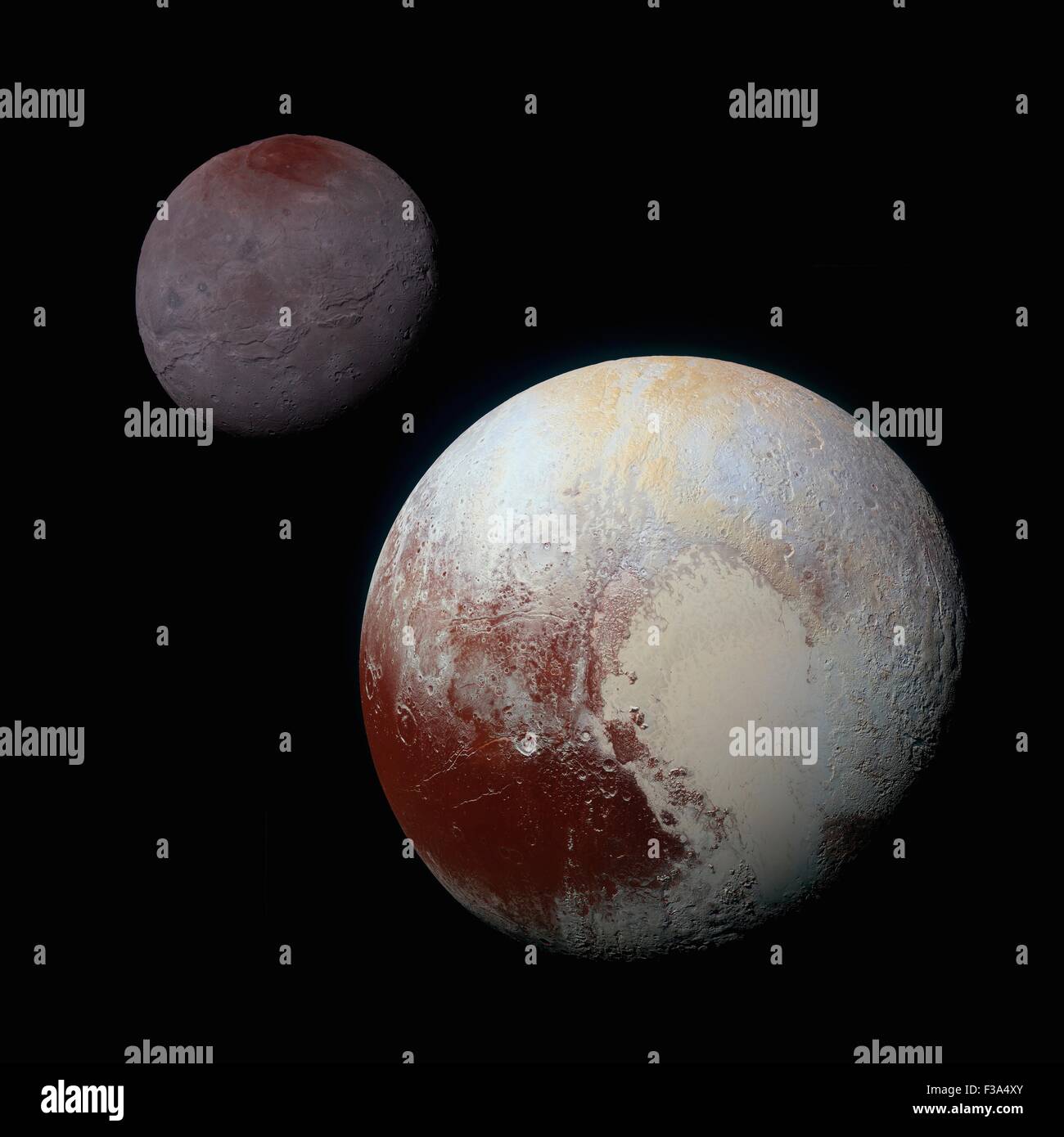 Plutón. 2 de octubre de 2015. Un compuesto de color mejorado que muestra las imágenes en la parte inferior derecha de Plutón y Caronte, la luna más grande de todo el enano como visto desde la nave espacial New Horizons lanzada en Octubre 2, 2015 desde julio del sobrevuelo de la sonda. Foto de stock