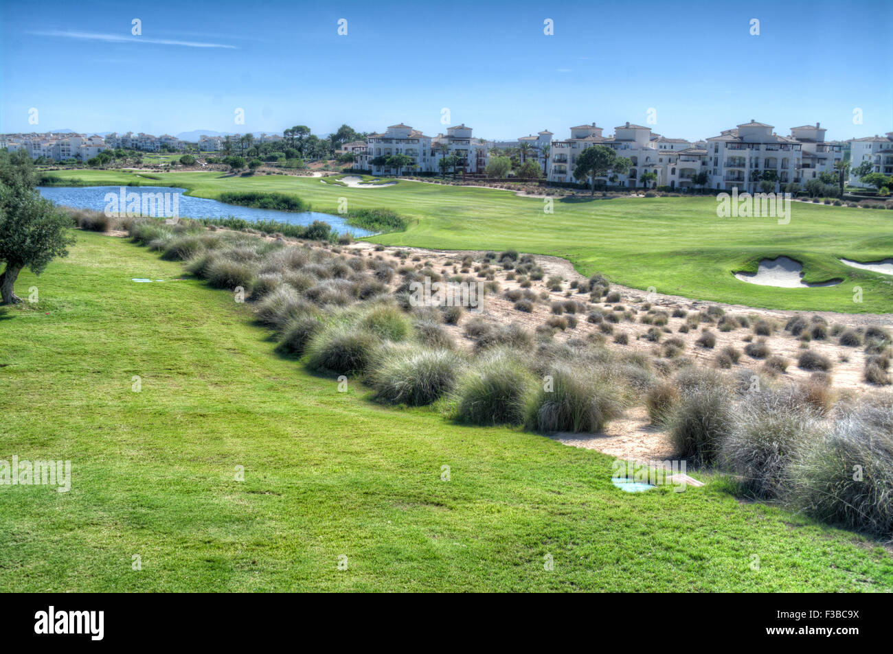 HDR vista sobre el 4th Fairway del Campo de Golf en Hacienda Riquelme Golf Resort, Murcia, España Foto de stock