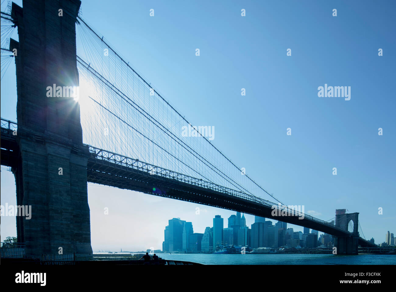 El Puente de Brooklyn se conecta Brooklyn y Manhattan, en Nueva York, Estado de Nueva York, EE.UU. Foto de stock