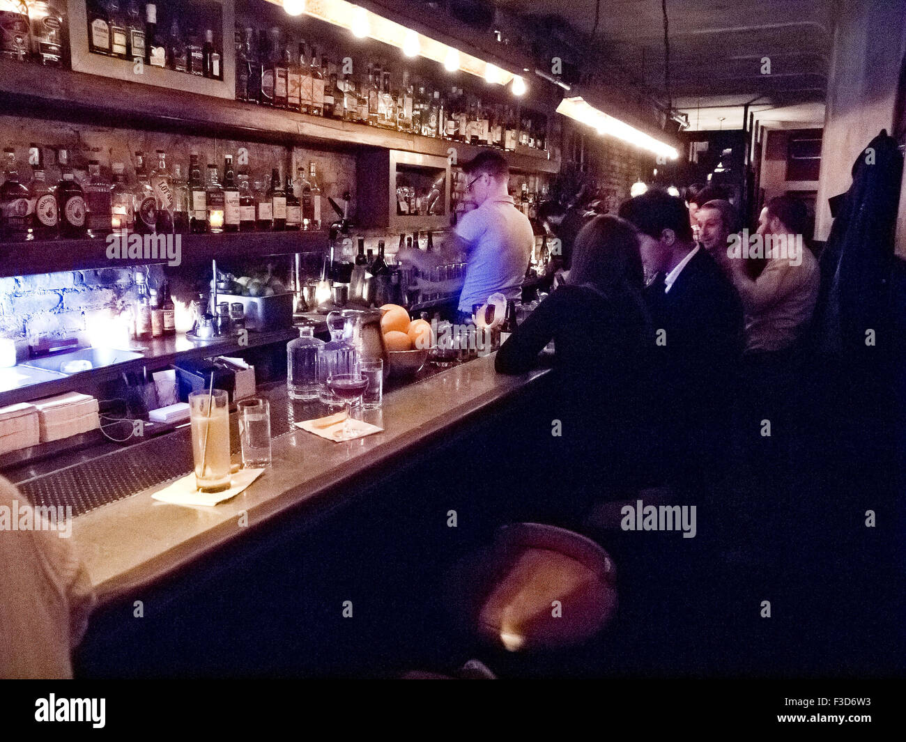 Hablar Attaboy-easy bar en NYC: Interior Foto de stock