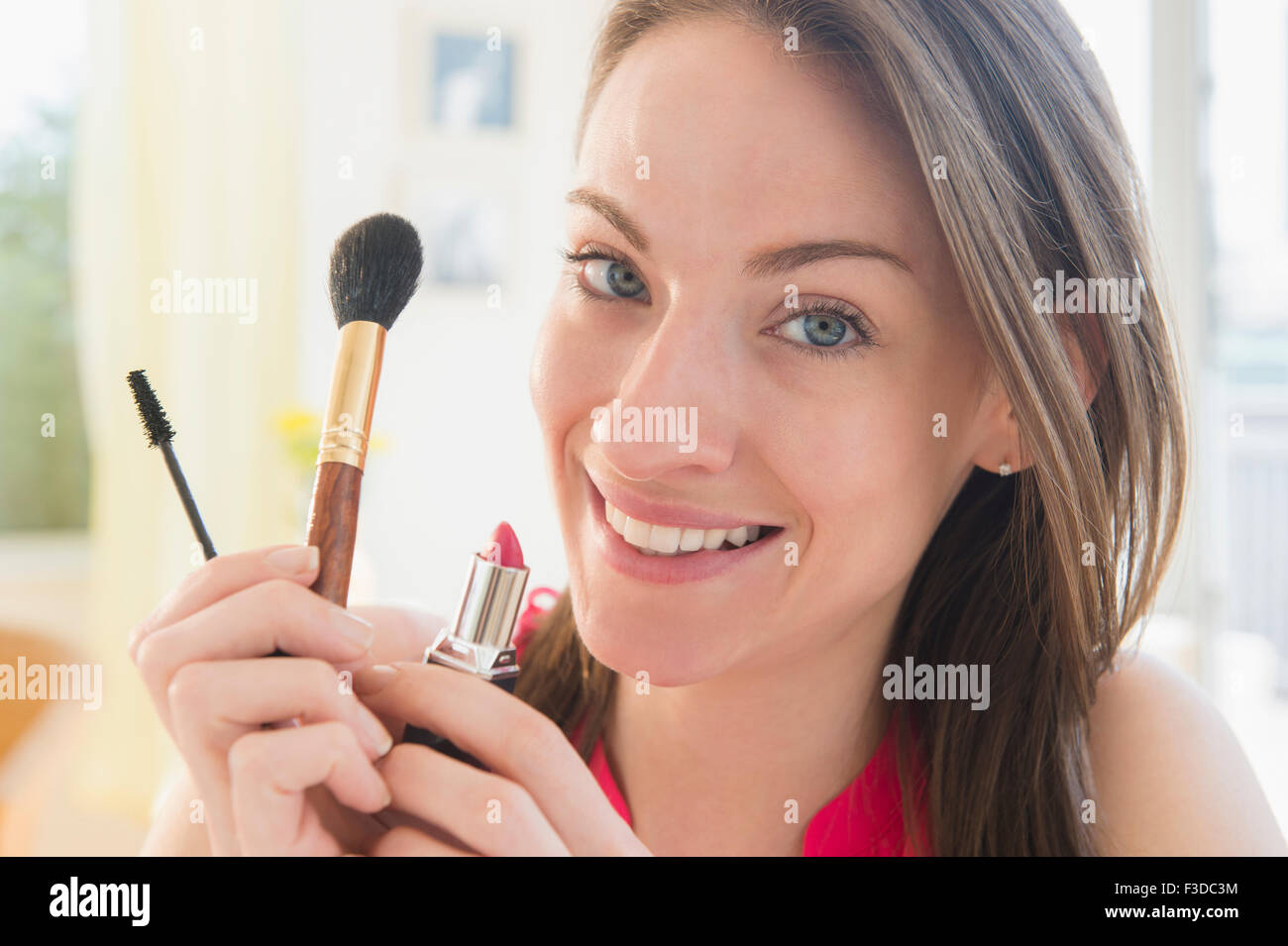 Utensilios de maquillaje fotografías e imágenes de alta resolución - Alamy