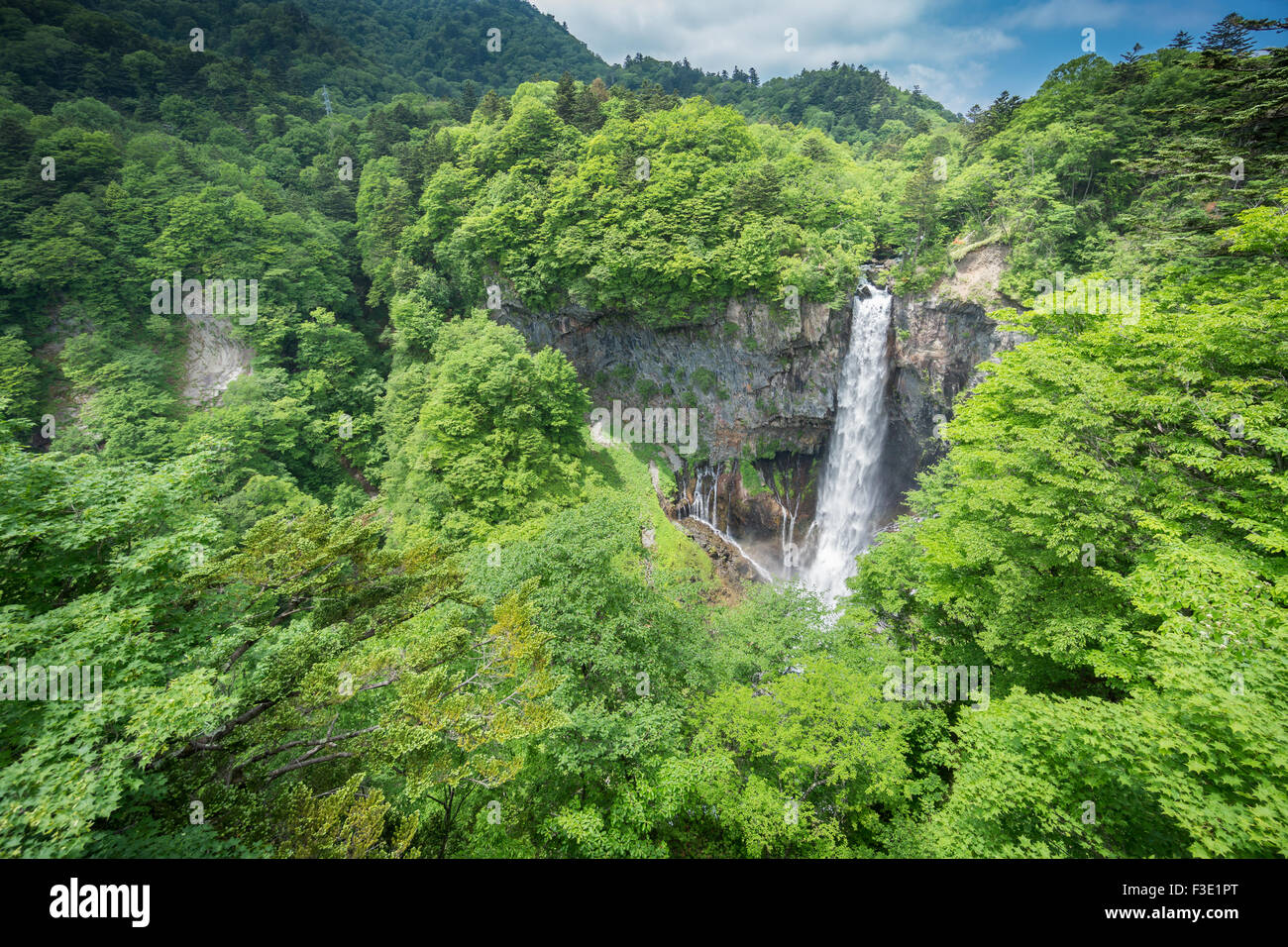 En la parte superior 3 cascadas en Japón. Cataratas Kegon, Nikko Fotografía  de stock - Alamy