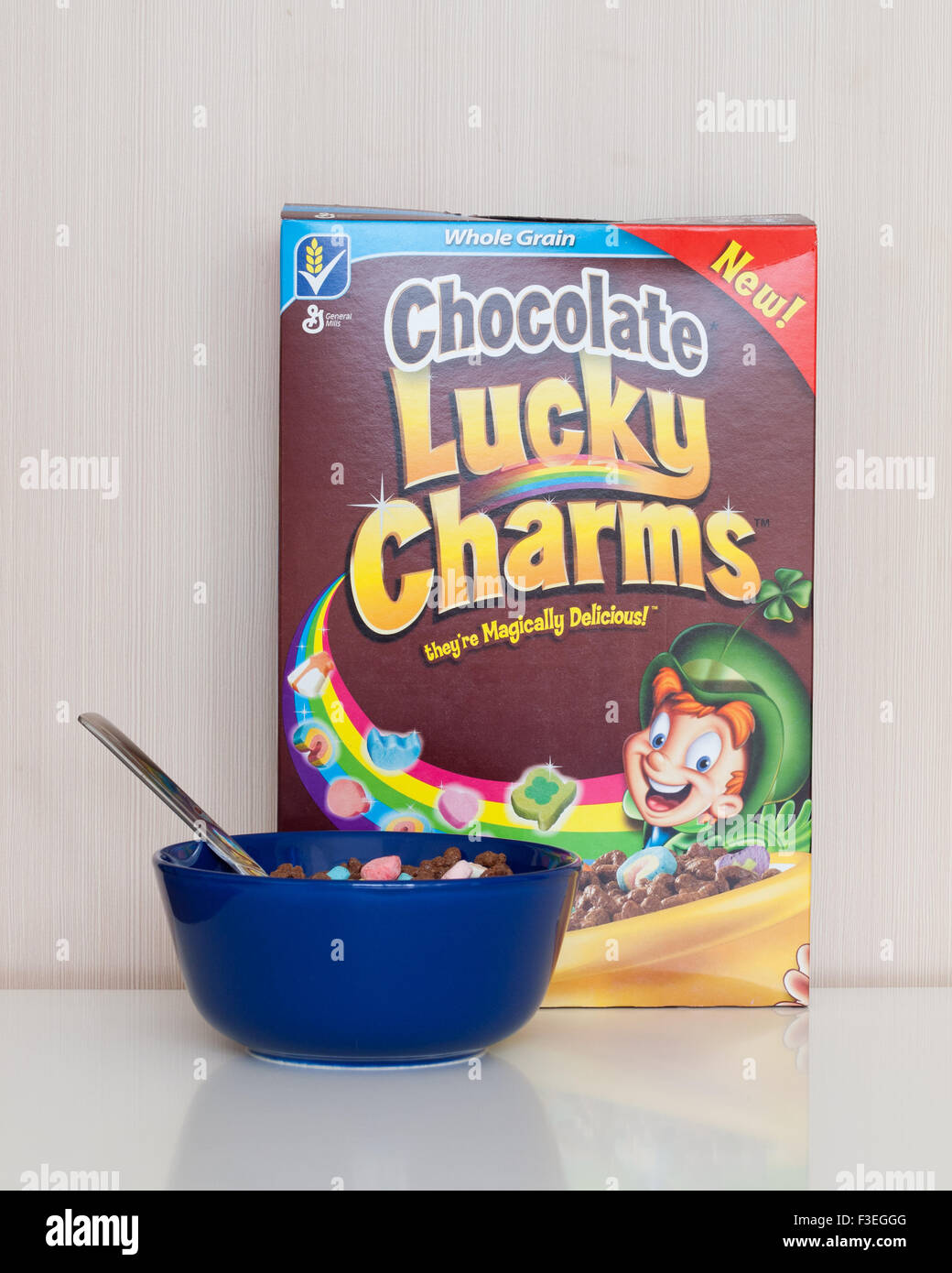 Un cuadro y el tazón de chocolate, cereales Lucky Charms
