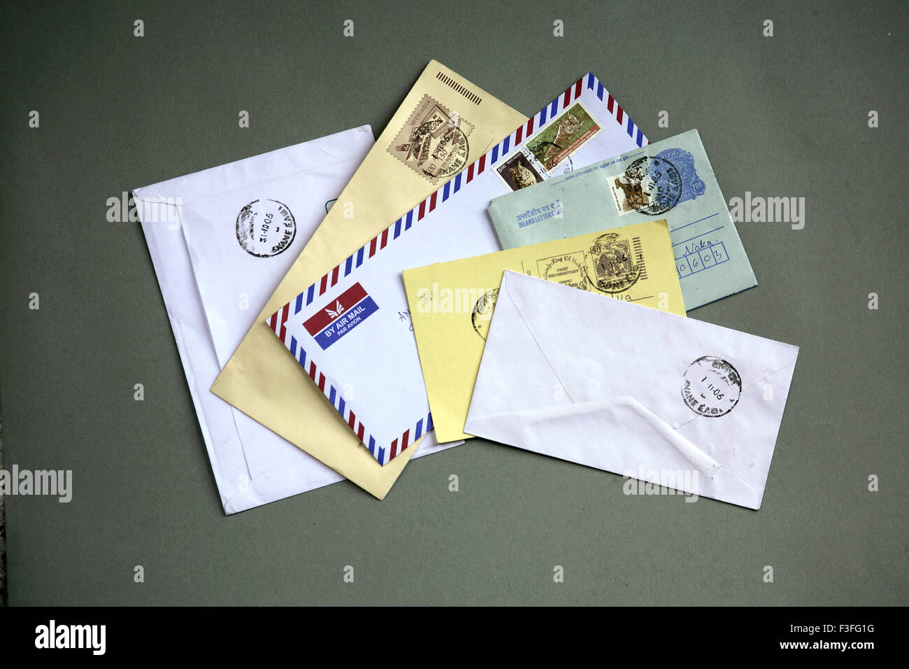 Postage indio ; sobre ; Carta interior ; correo aéreo ; Tarjeta postal ; saludo ; India Foto de stock