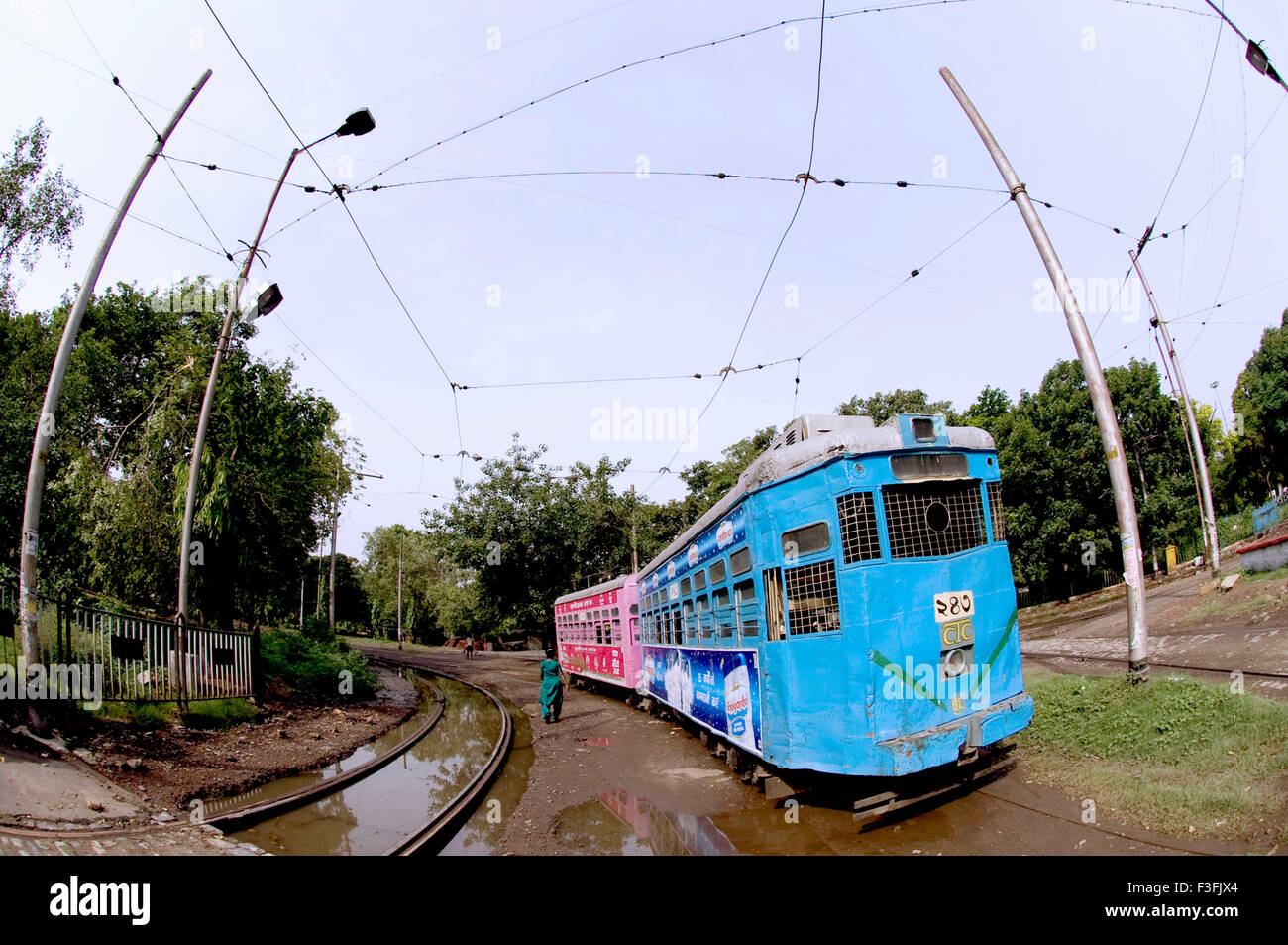 El transporte ecológicamente amistoso ; el tranvía ; Kolkata o Calcuta ; en Bengala Occidental, India ; Foto de stock