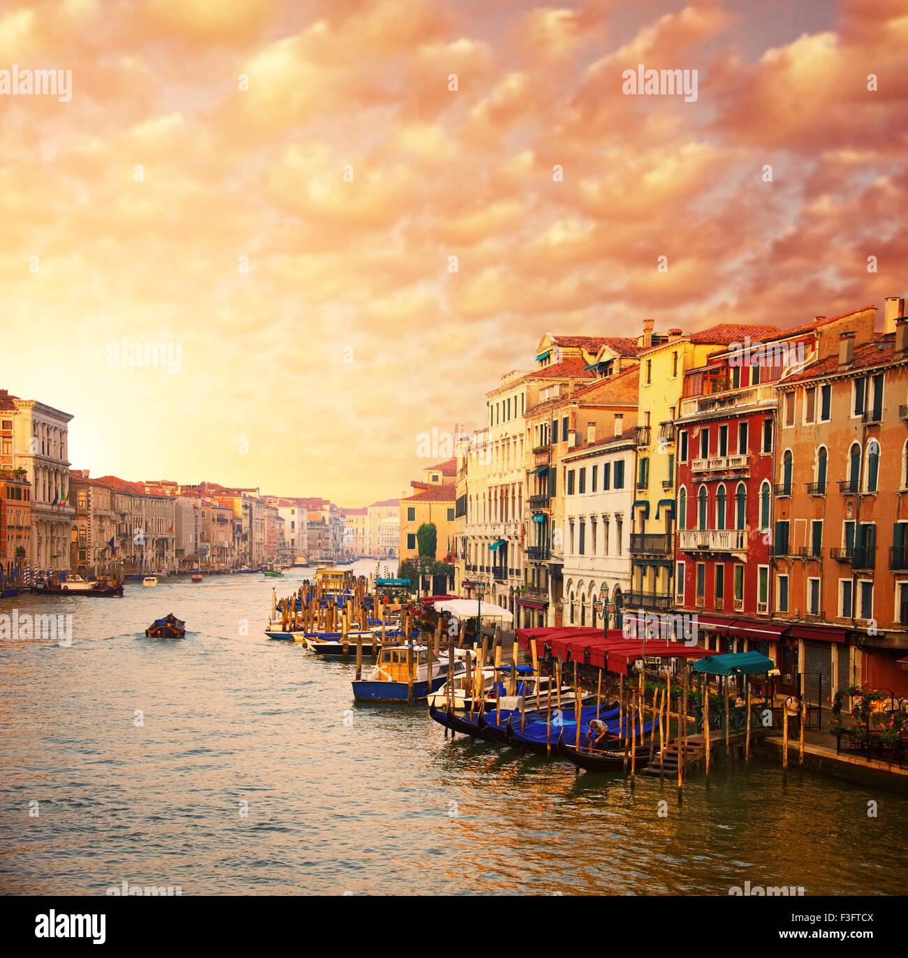 Hermosa vista sobre el canal de Venecia Foto de stock