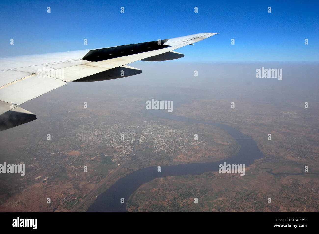 Imágenes de aero en vuelo de avión antes de aterrizar ; ; ; Maharashtra Bombay Bombay India Foto de stock