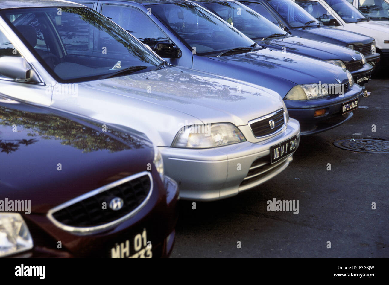 Coches aparcados ; Fotografía de Bellas Artes ; Nariman Point ; Bombay ; Mumbai ; Maharashtra ; India ; Asia Foto de stock