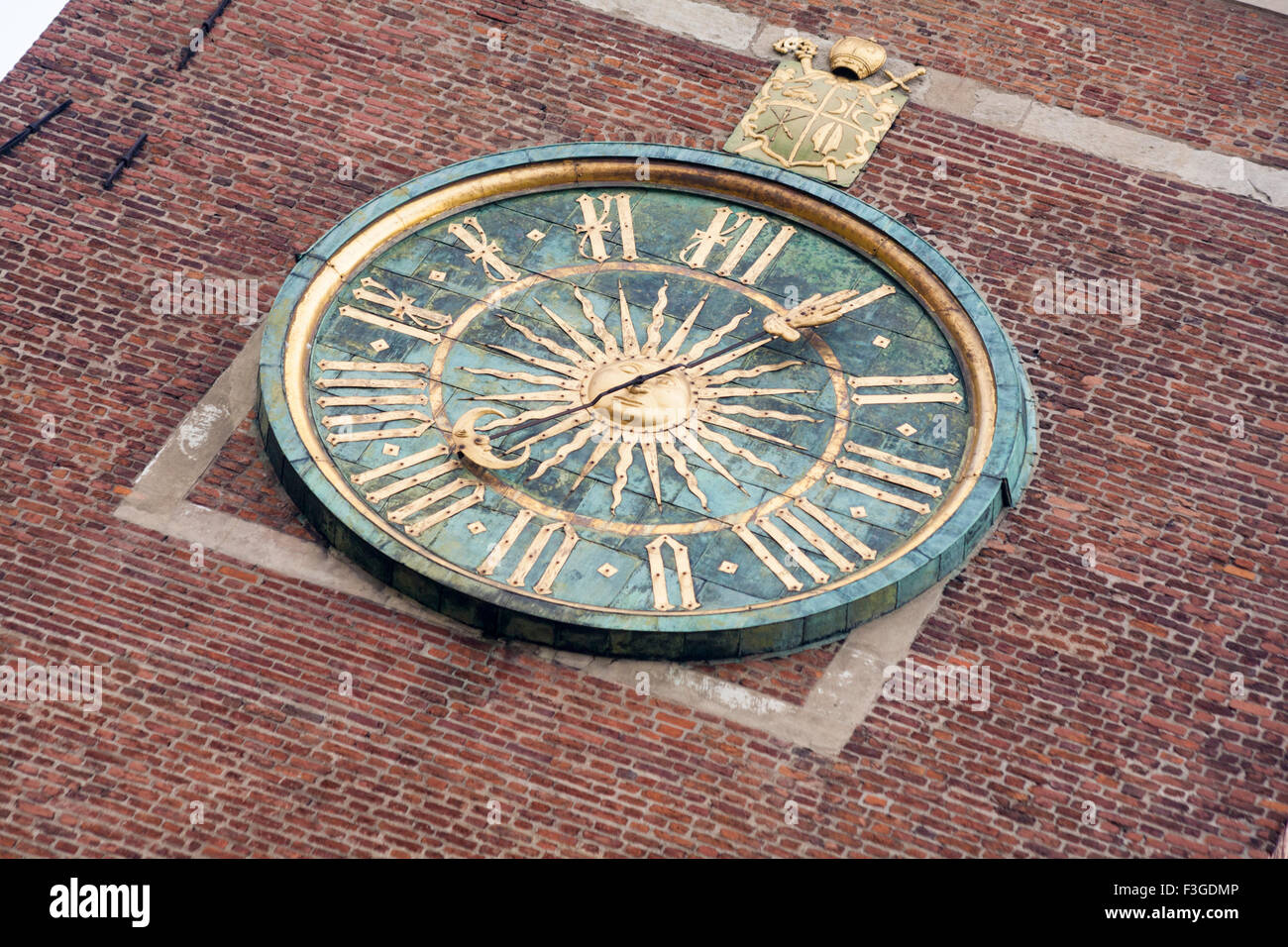 Reloj de la torre de la catedral de Wawel, el Castillo Real de Wawel sobre la colina de Wawel, en Cracovia, Polonia, en septiembre de Foto de stock