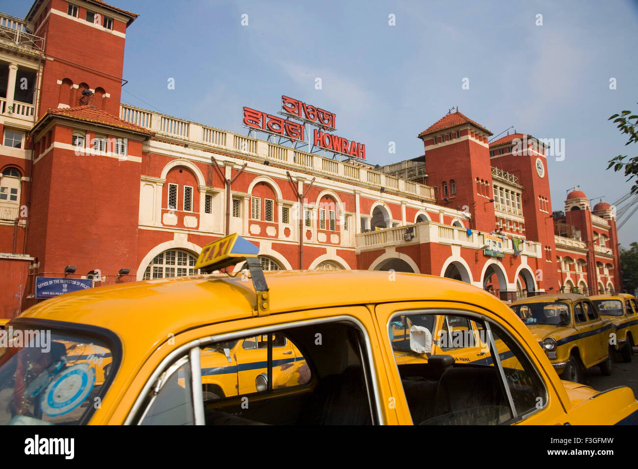 Estación de tren Howrah Street Scene ; ; ; Calcuta en Bengala Occidental ; India Foto de stock