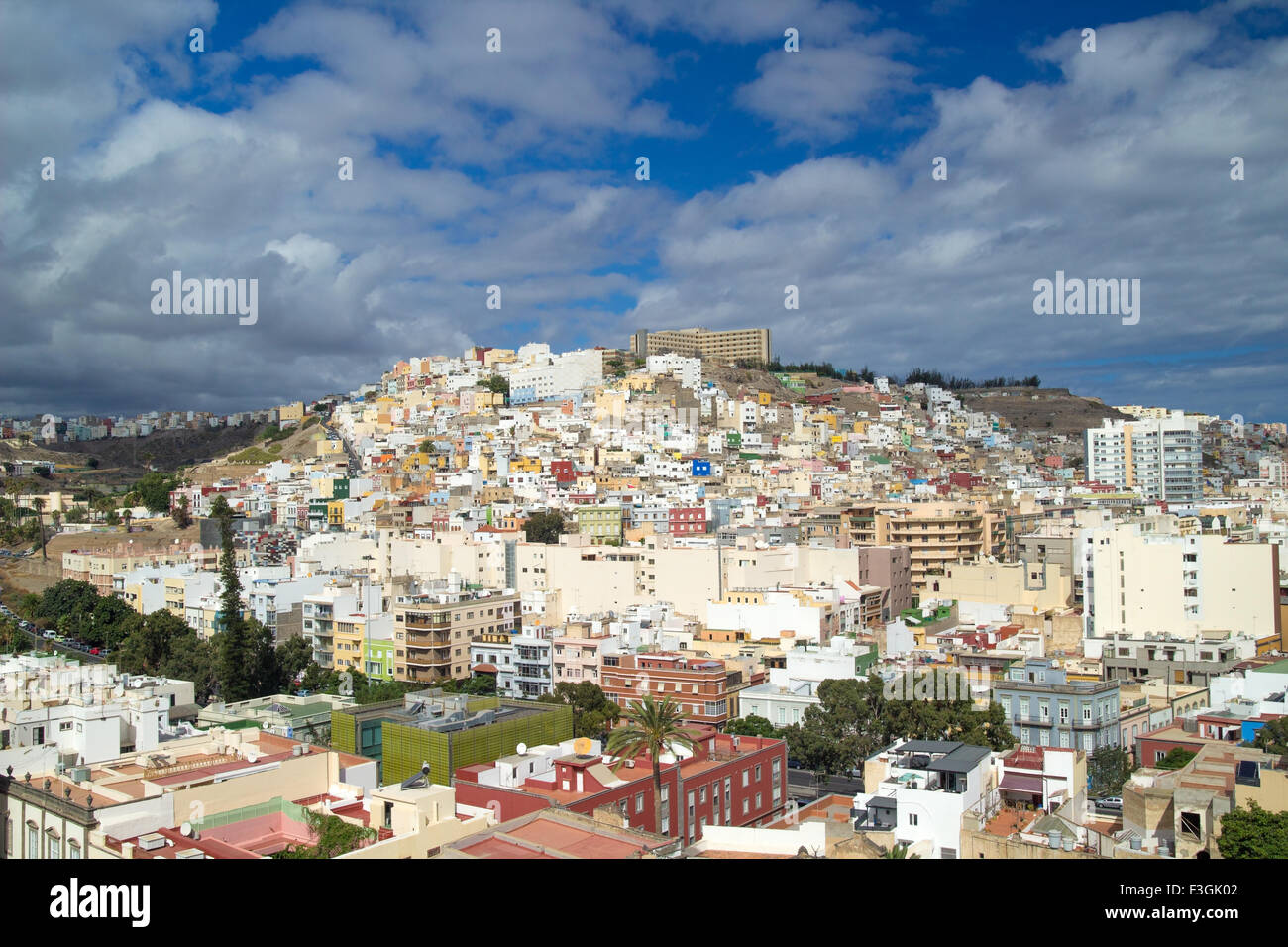 Las Palmas de Gran Canaria, vistas hacia el risco Risco de San Nicolás, uno  de los barrios más antiguos de la ciudad Fotografía de stock - Alamy
