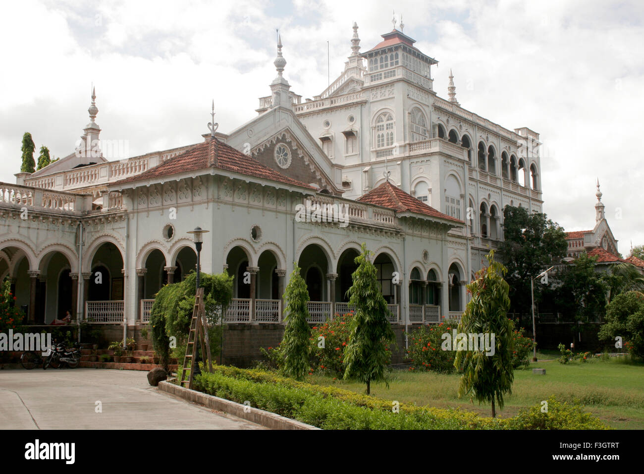 Arquitectura única de Aga Khan palacio construido en 1892 por el Sultán Mohamed Shah Pune ; ; ; Maharashtra India Foto de stock