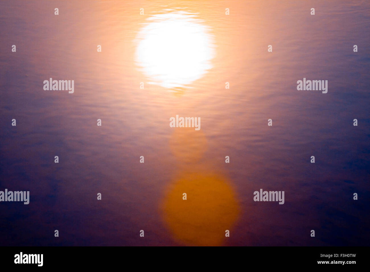 Reflejo del sol en el agua del mar la fotografía artística ; Aksa Malad beach ; ; ; ; Maharashtra Bombay Bombay India Foto de stock
