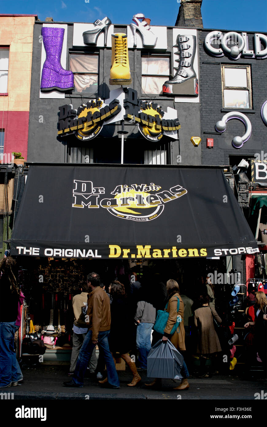 Dr. Martens Shoe Store, Camden Town, Londres, Inglaterra, Reino Unido,  REINO UNIDO Fotografía de stock - Alamy