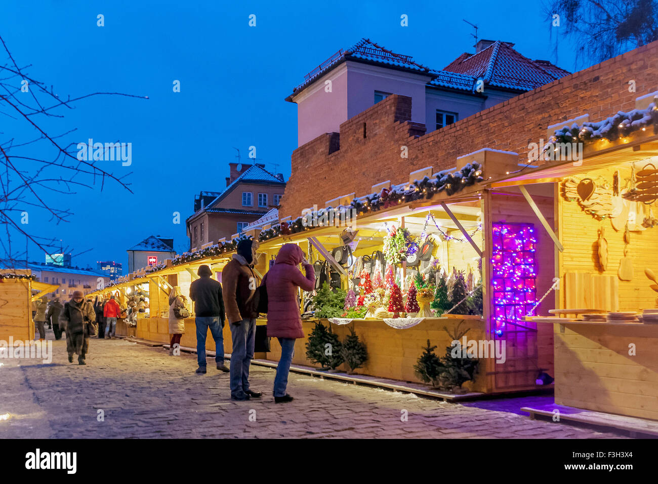 Feria de Navidad en el Barbican en el casco antiguo de Varsovia, Polonia Foto de stock