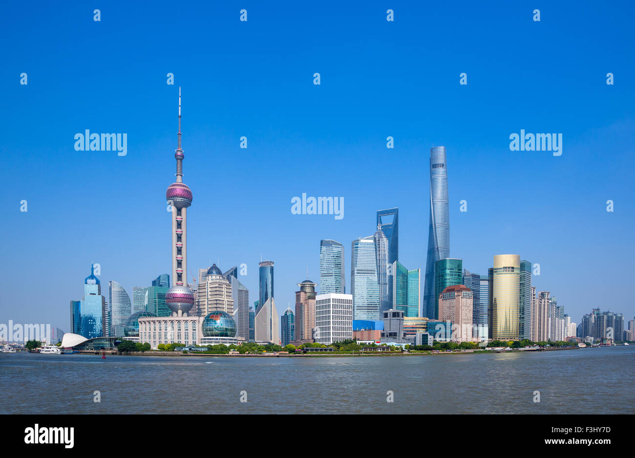El horizonte de Pudong de Shanghai en 2015, China Foto de stock