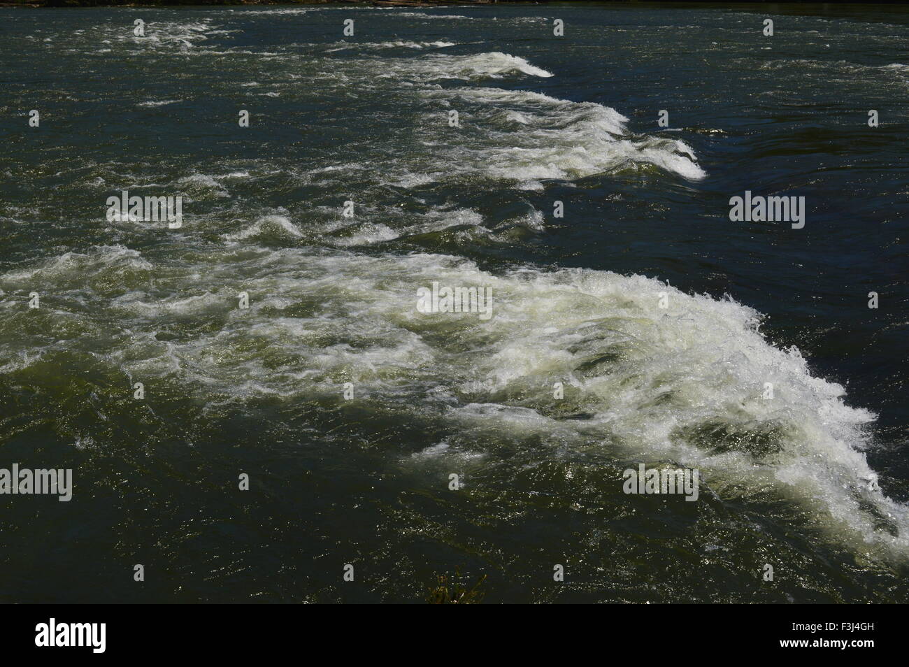agua que fluye Foto de stock