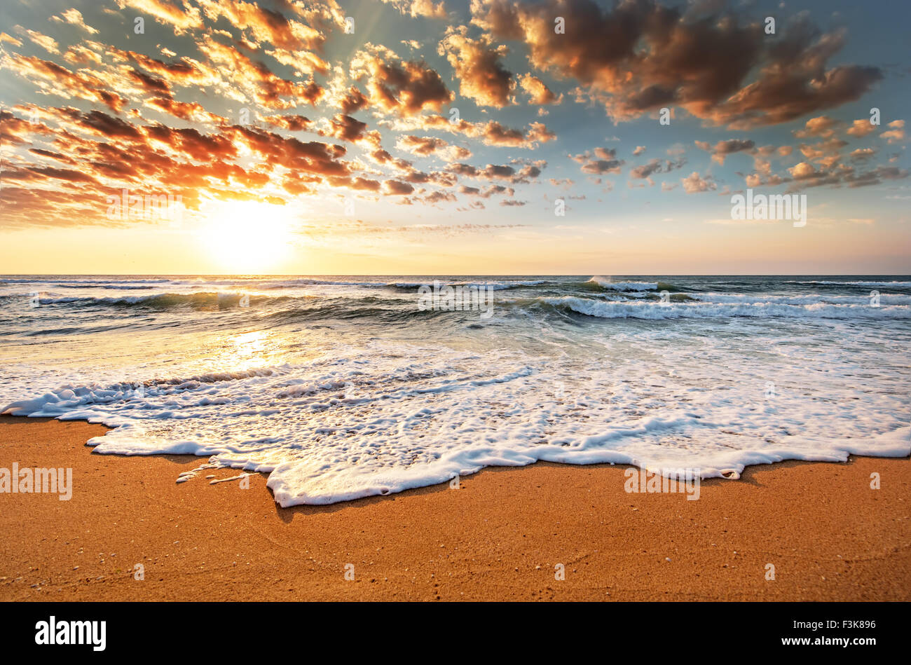 Ocean Beach brillante amanecer. Foto de stock