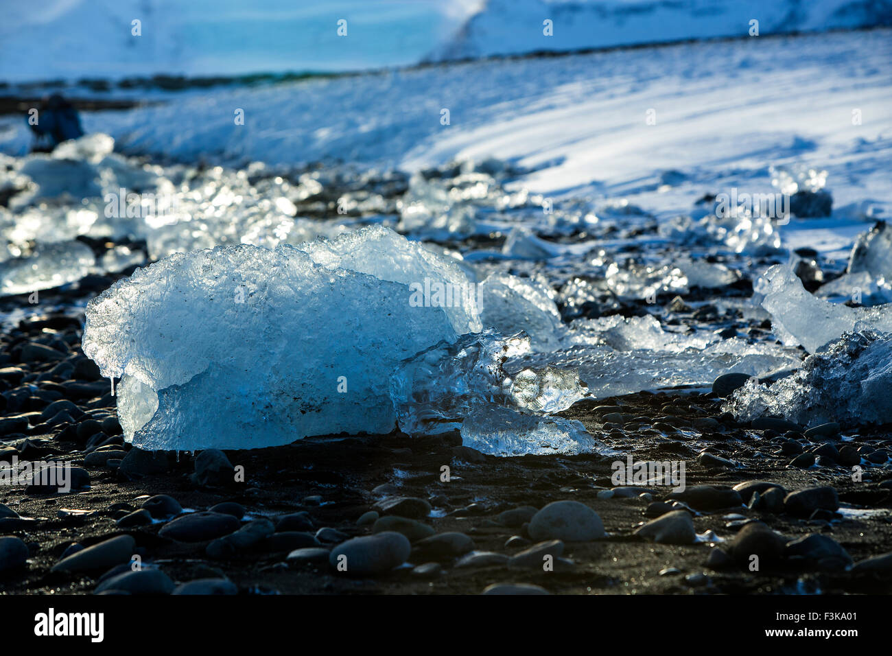 Bloques de hielo a la Laguna glaciar Jokulsarlon en Islandia, el invierno Foto de stock