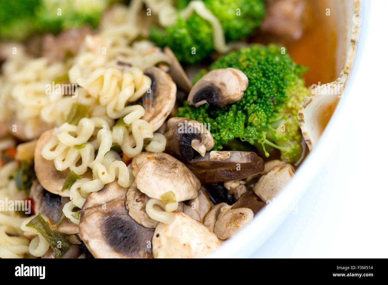 Los fideos ramen japonés saludable con verduras Foto de stock