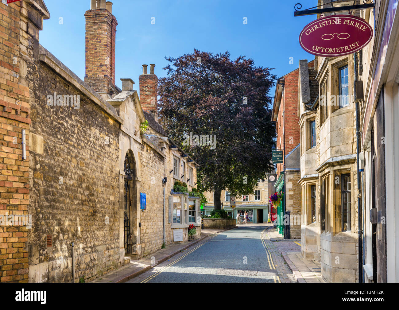 Maiden Lane en el centro de la ciudad, Stamford, Lincolnshire, Inglaterra, Reino Unido. Foto de stock