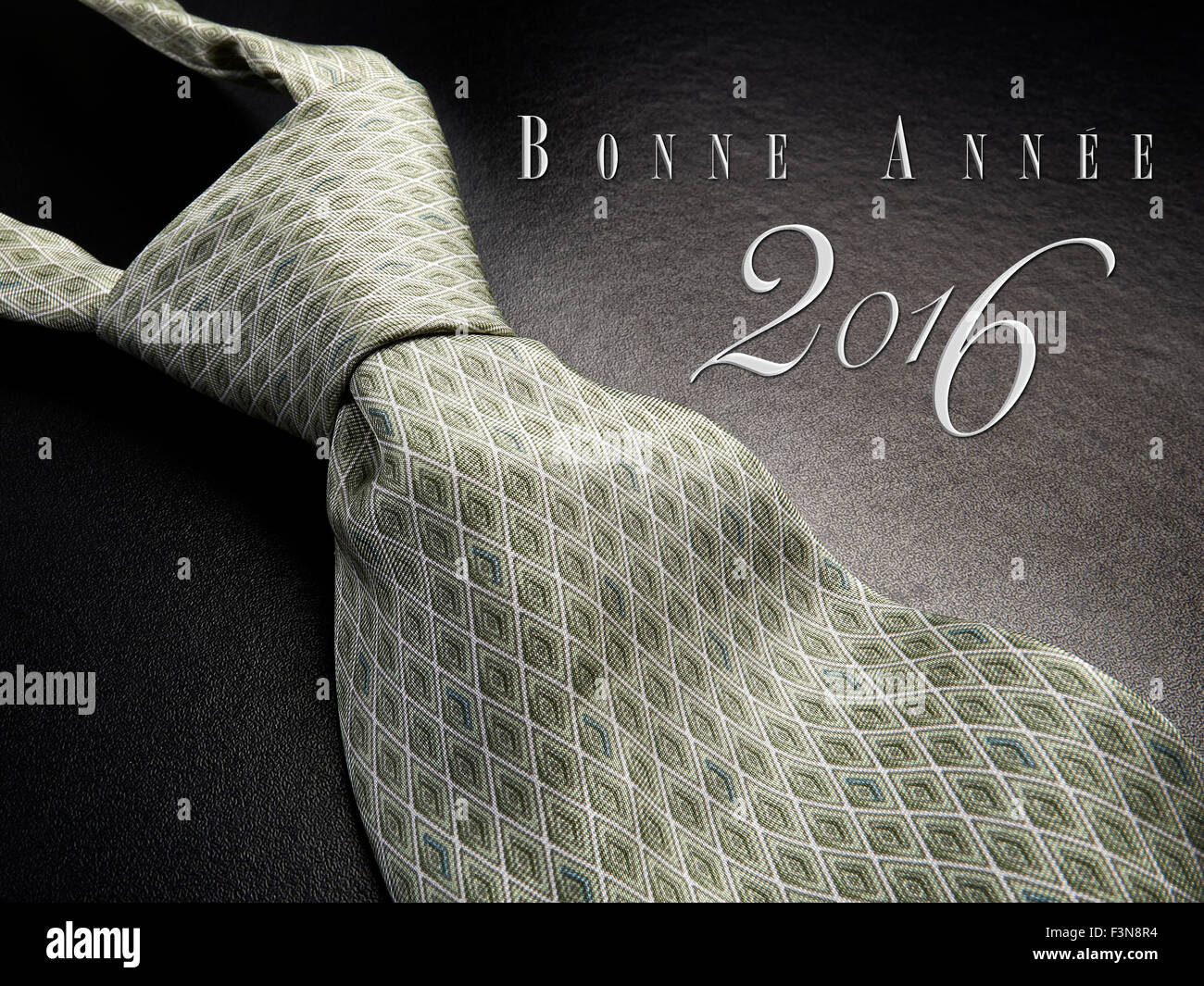 Elegante corbata gris sobre un fondo negro con Bonne annee 2016 como texto  Fotografía de stock - Alamy