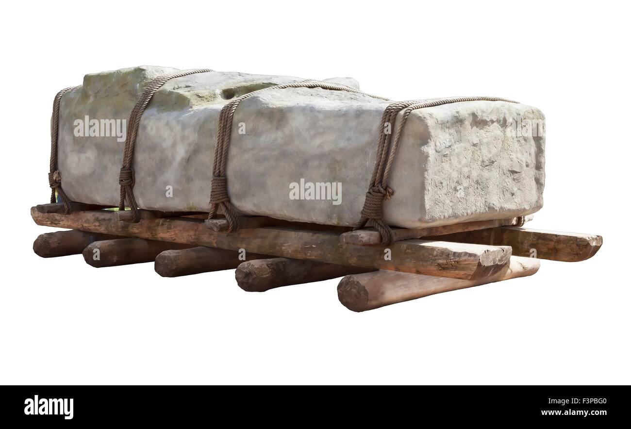 Transporte de gran piedra sobre rodillos de registro. Foto de stock