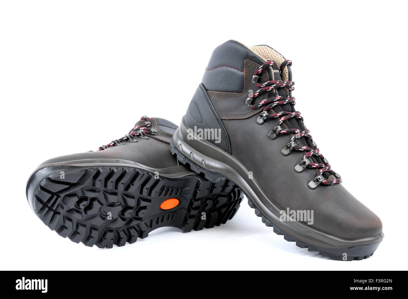 Zapatos de trekking impermeables hombre de cuero marrón sobre fondo blanco  Fotografía de stock - Alamy