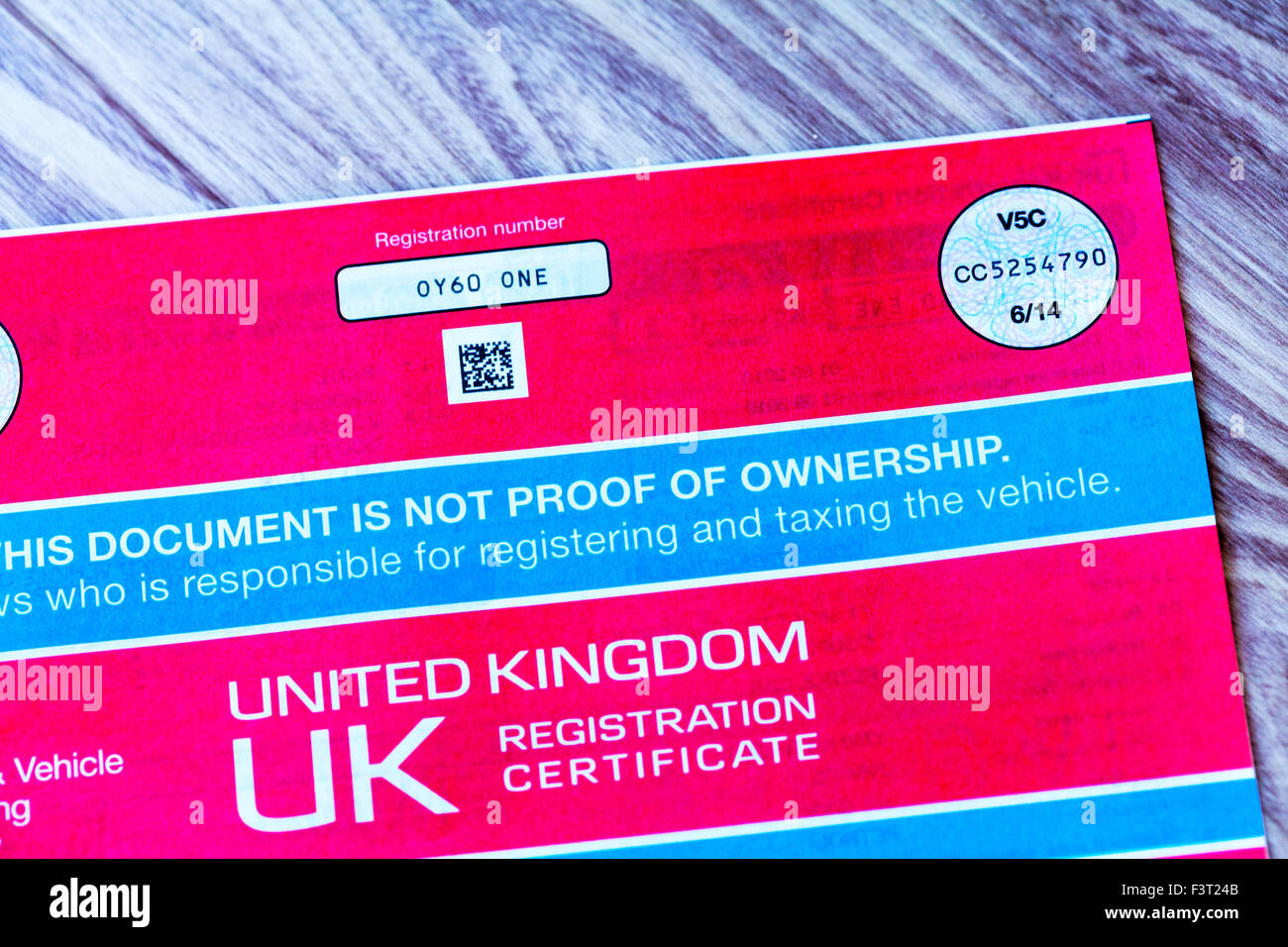 V5c coche documento certificado de registro de libro de registro de la prueba de propiedad del propietario uk inglaterra Foto de stock