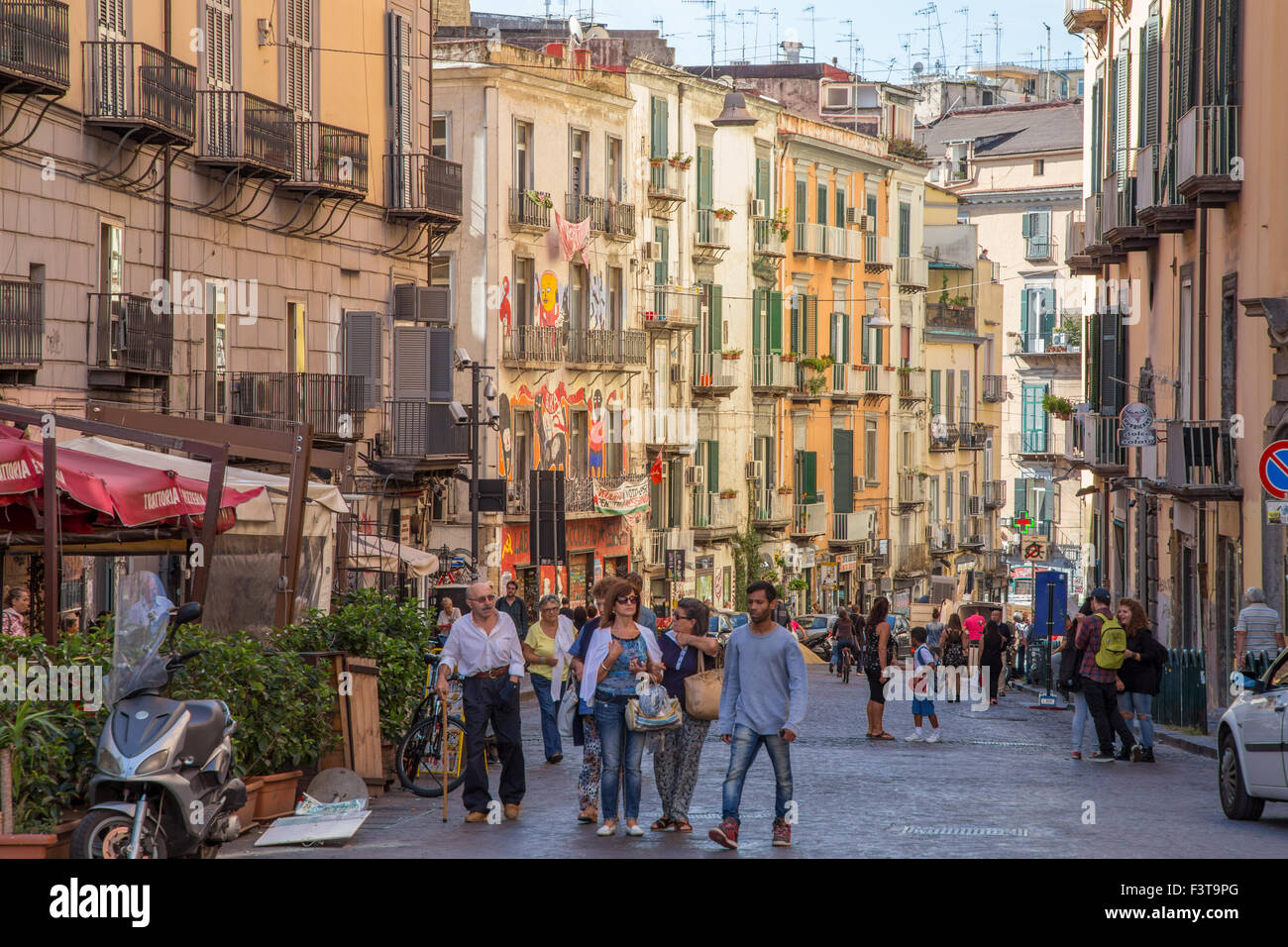 Escena callejera, Nápoles, Italia Foto de stock